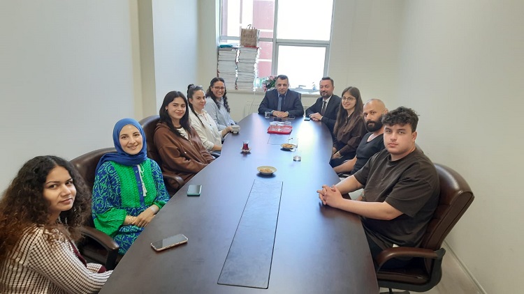 Öğrencilerle Enstitü Yönetimi Bir Araya Geldi