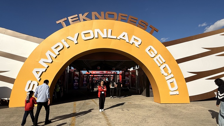 Lisansüstü Eğitim Enstitüsü Bilgisayar Mühendisliği Anabilim Dalı Yüksek Lisans Öğrencisi Serap Herkiloğlu'ndan TEKNOFEST 2025’te Sağlık Alanında Büyük Başarı